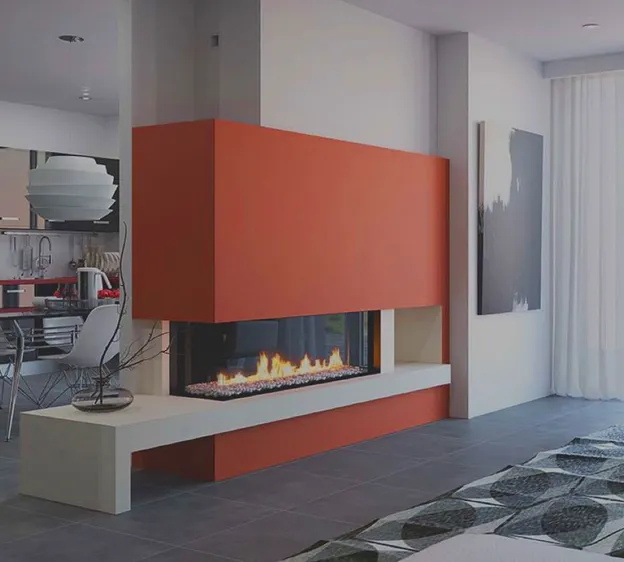 Cheminée moderne orange et blanche avec flammes, séparant une cuisine et un salon à Chambray-les-Tours près de Tours en Indre-et-Loire 37